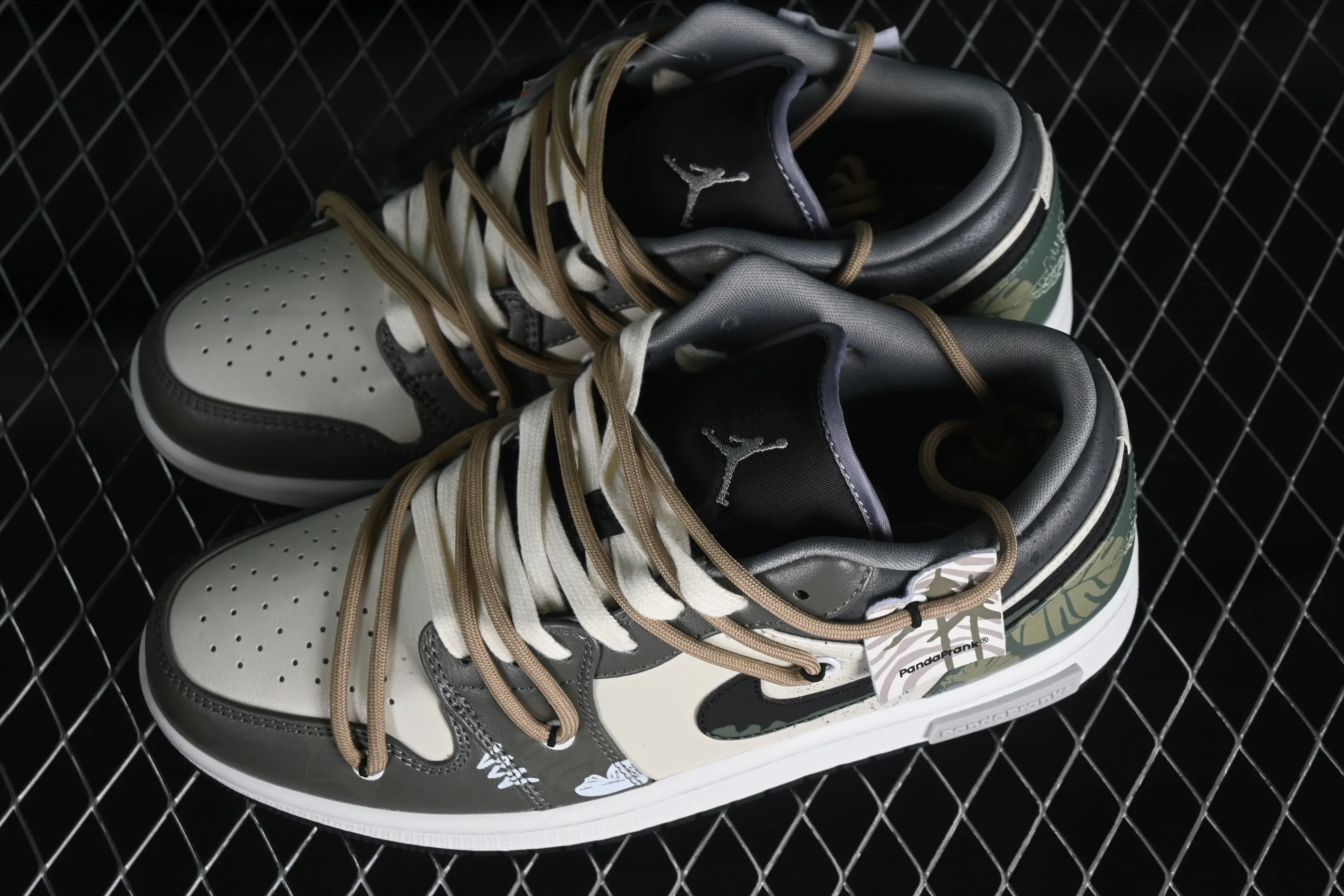 All categories Air Jordan Jordan series basketball shoes Air Jordan 1 Low High-end customized low-top sneakers Air Jordan 1 Low AJ1 Joe 1 customized model Panda Prank Jungle Crossing Green Field Floating Abyss Low-top cultural and casual sneakers 553558-040